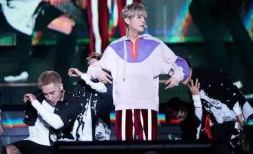 鹿晗演唱会的爆料视频播放,精彩瞬间与幕后花絮大曝光